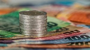 买基金为什么总是亏钱 态度和方法要改变 (https://www.cnq.net/) 基金基础教程 第1张